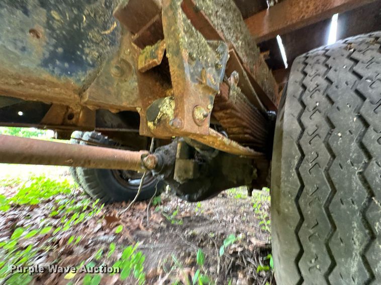 image for item JX9283 1973 Ford F700 rollback truck