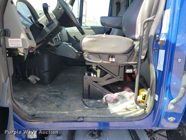 image for item NB9997 2013 International DuraStar 4400 box truck