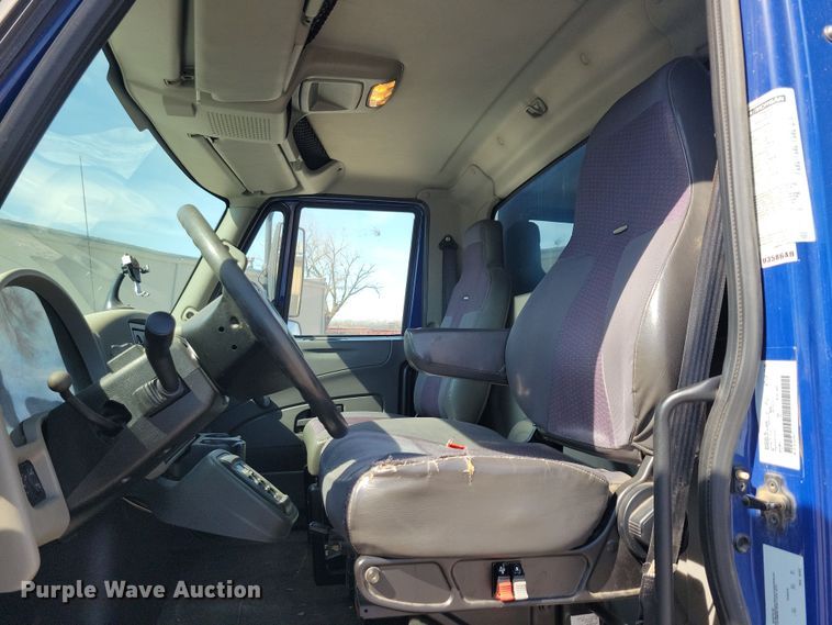 image for item NB9997 2013 International DuraStar 4400 box truck