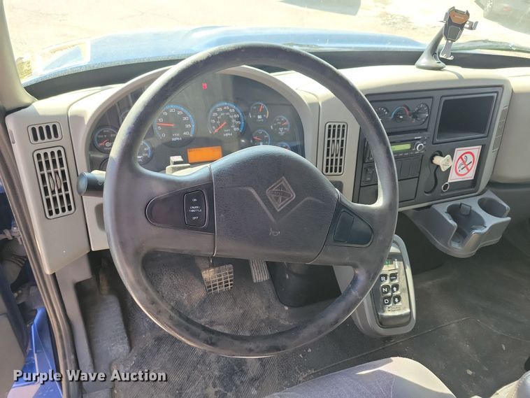 image for item NB9997 2013 International DuraStar 4400 box truck