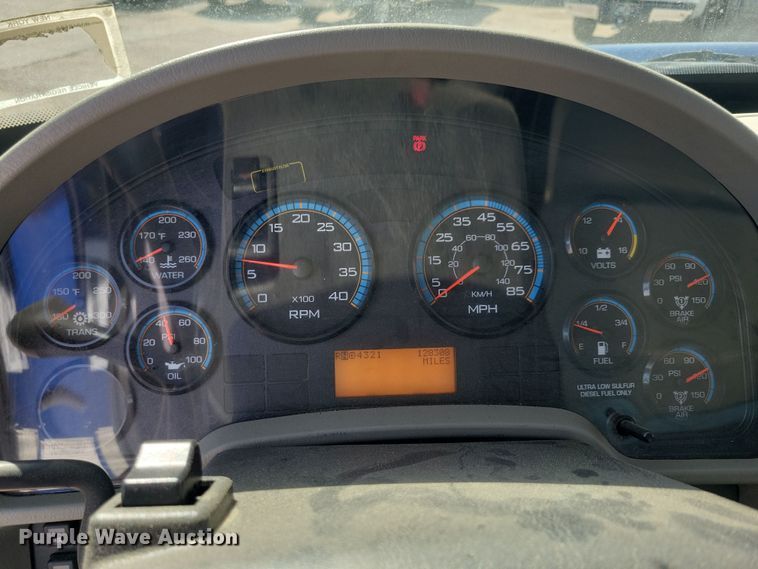 image for item NB9997 2013 International DuraStar 4400 box truck