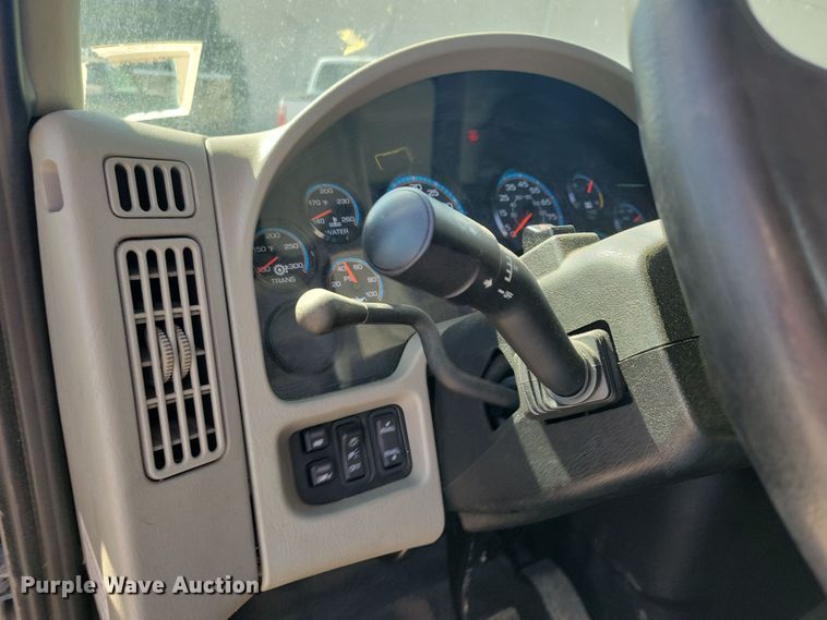 image for item NB9997 2013 International DuraStar 4400 box truck