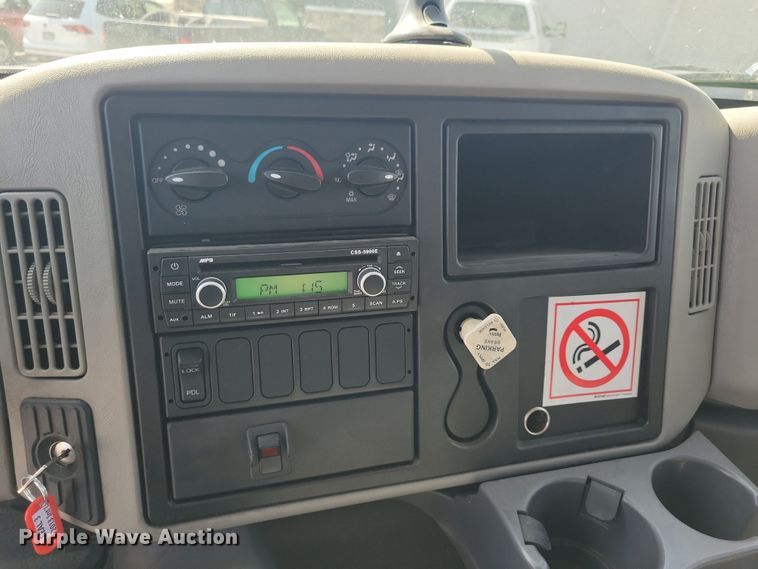 image for item NB9997 2013 International DuraStar 4400 box truck