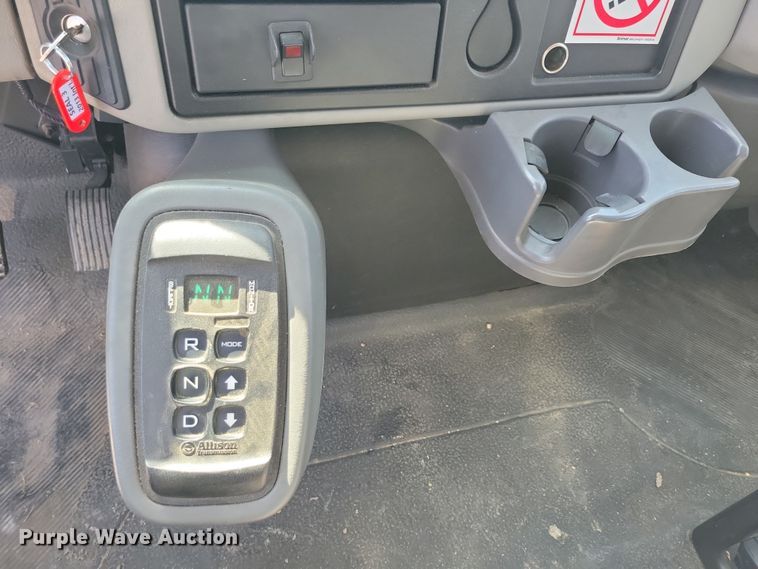 image for item NB9997 2013 International DuraStar 4400 box truck