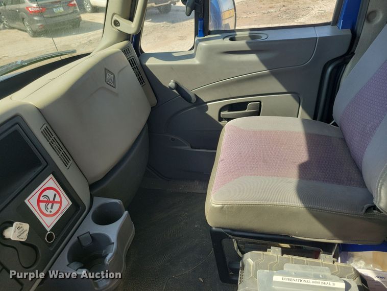 image for item NB9997 2013 International DuraStar 4400 box truck