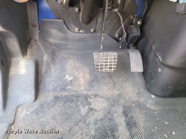 image for item NB9997 2013 International DuraStar 4400 box truck