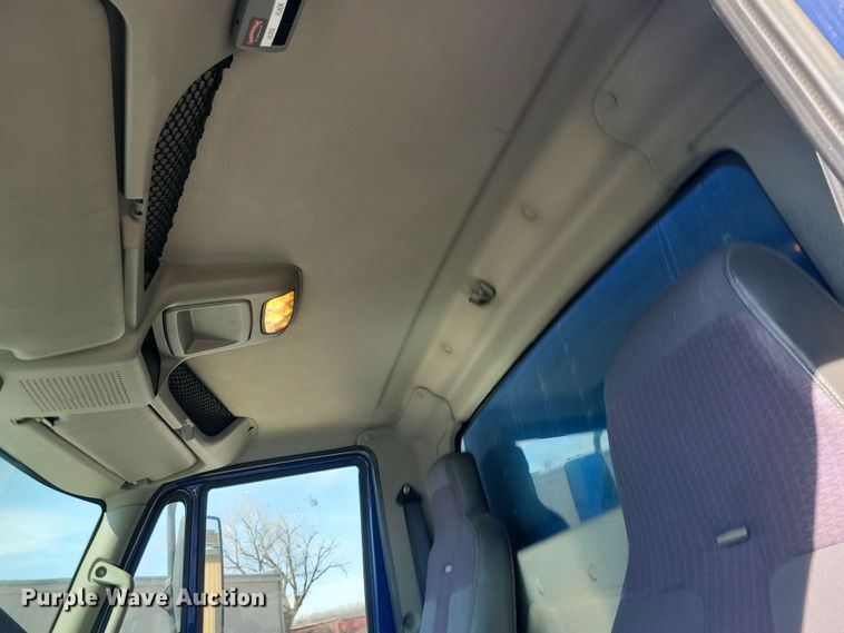 image for item NB9997 2013 International DuraStar 4400 box truck