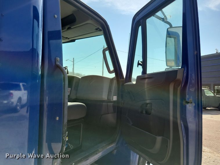 image for item NB9997 2013 International DuraStar 4400 box truck