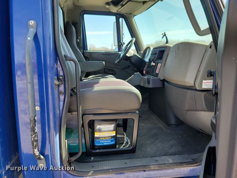 image for item NB9997 2013 International DuraStar 4400 box truck