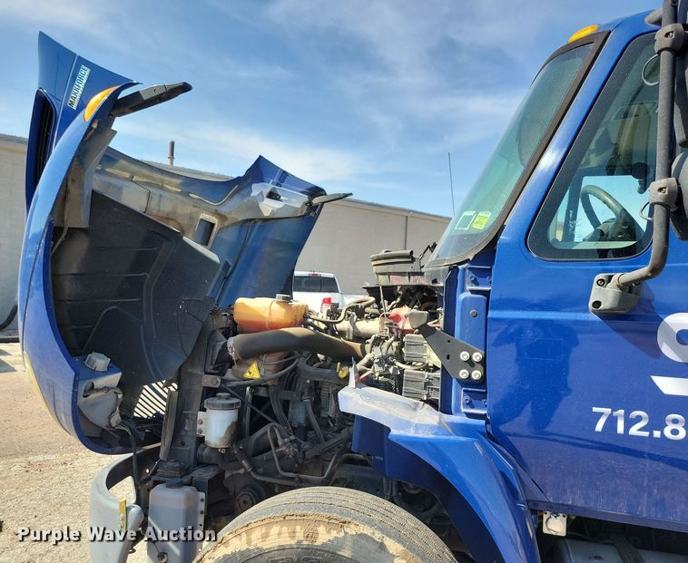 image for item NB9997 2013 International DuraStar 4400 box truck