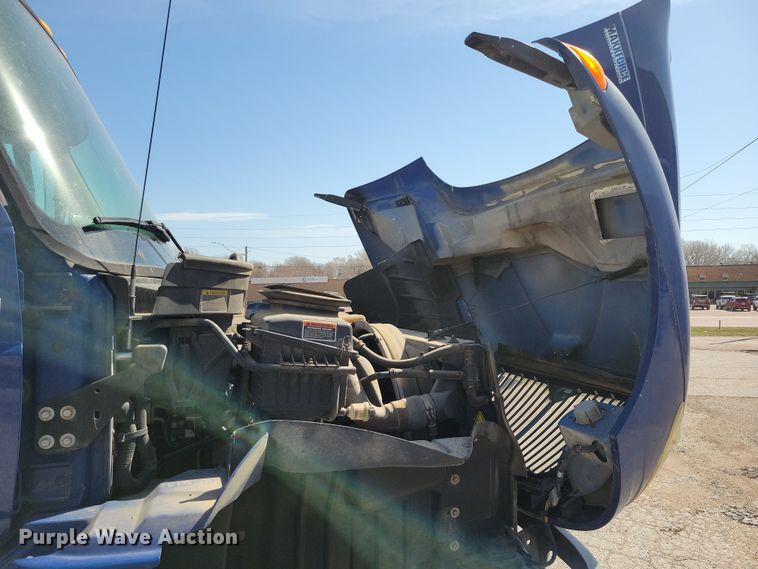 image for item NB9997 2013 International DuraStar 4400 box truck