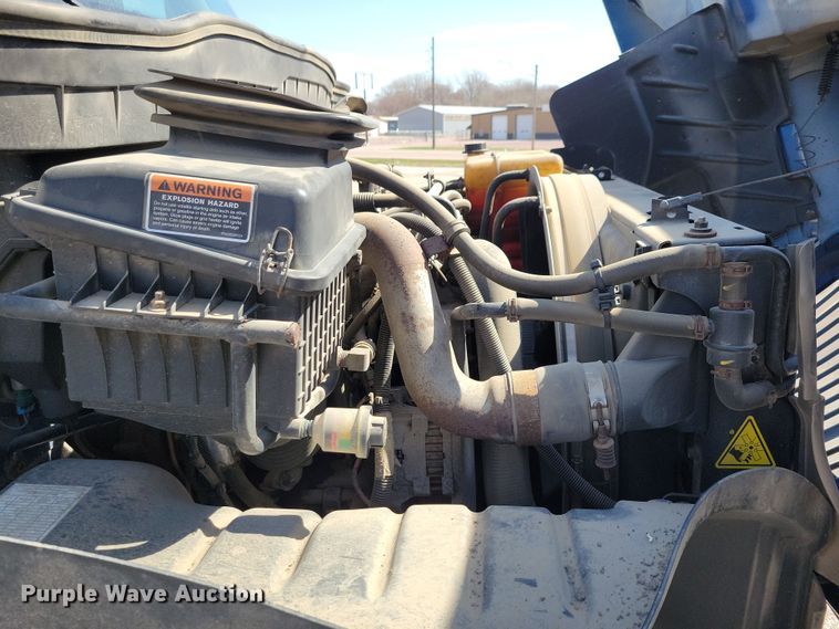 image for item NB9997 2013 International DuraStar 4400 box truck