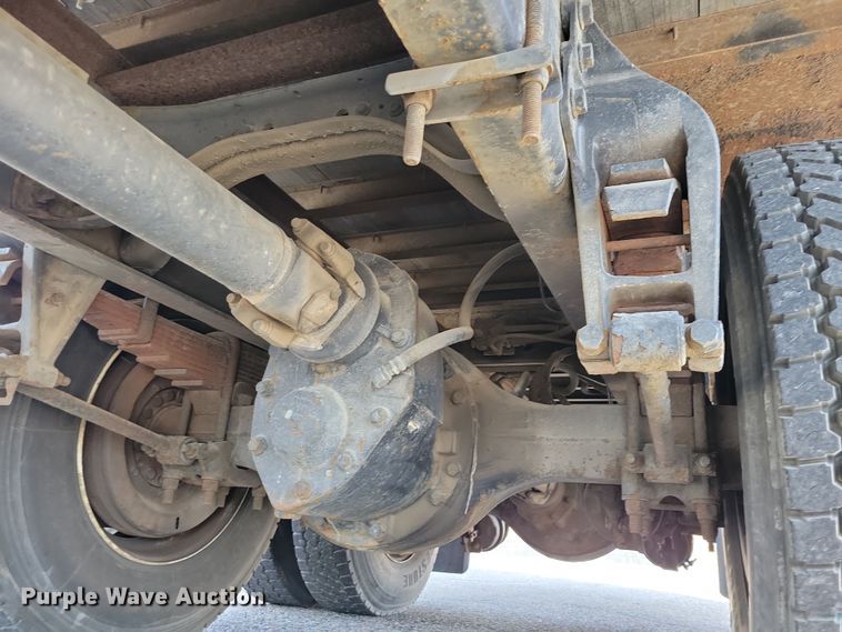 image for item NB9997 2013 International DuraStar 4400 box truck