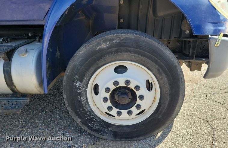 image for item NB9997 2013 International DuraStar 4400 box truck