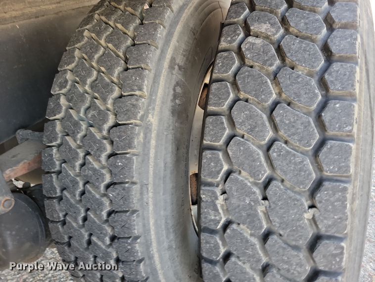 image for item NB9997 2013 International DuraStar 4400 box truck