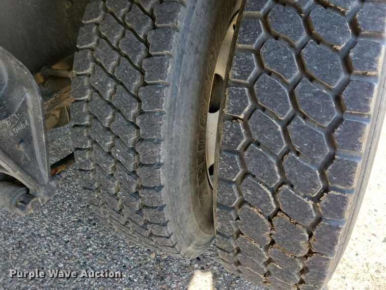 image for item NB9997 2013 International DuraStar 4400 box truck