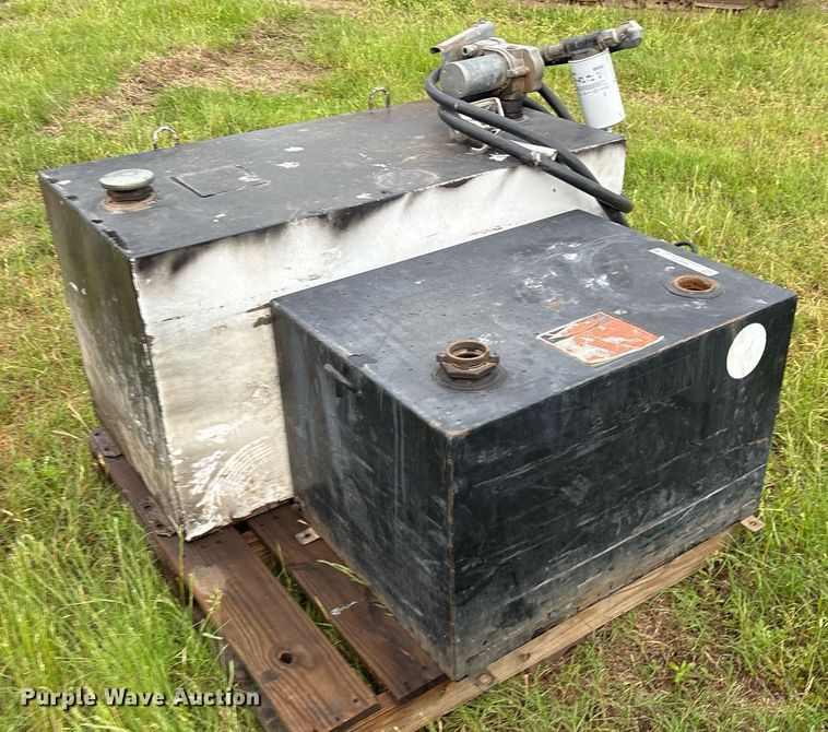 image for item ND9751 (2) Delta 484000 auxiliary fuel tanks