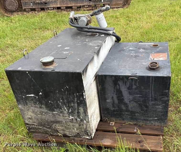 image for item ND9751 (2) Delta 484000 auxiliary fuel tanks