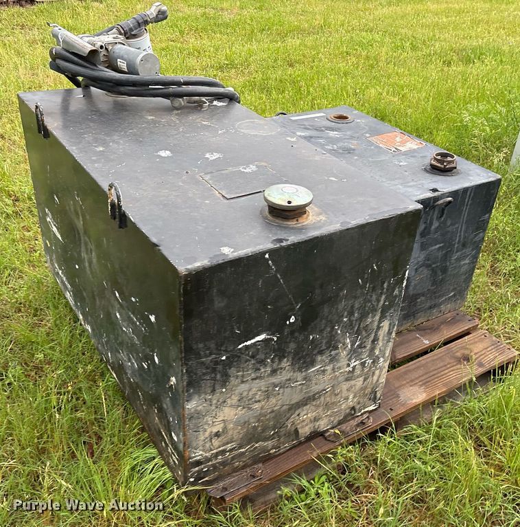 image for item ND9751 (2) Delta 484000 auxiliary fuel tanks