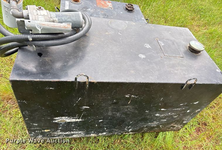 image for item ND9751 (2) Delta 484000 auxiliary fuel tanks