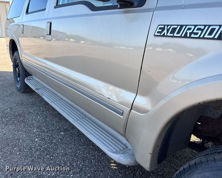 image for item NE9812 2005 Ford Excursion SUV