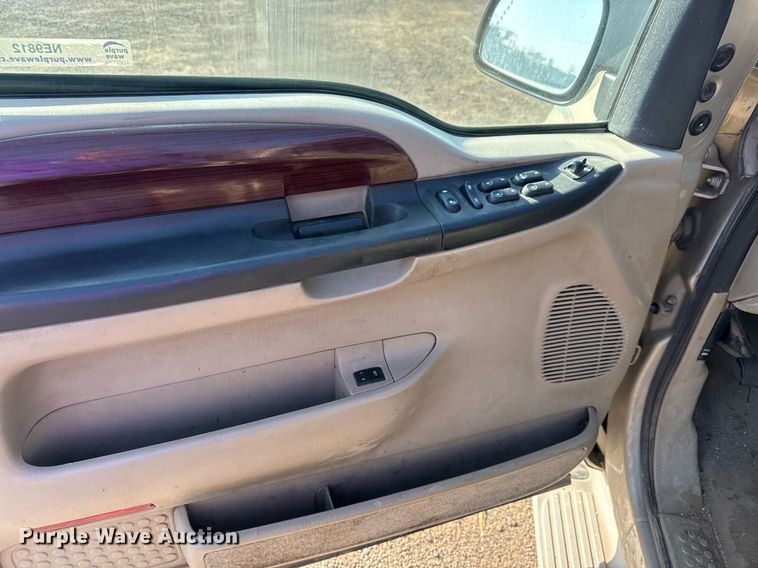 image for item NE9812 2005 Ford Excursion SUV