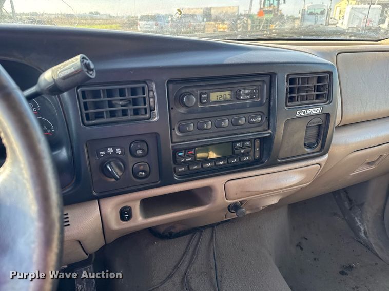 image for item NE9812 2005 Ford Excursion SUV