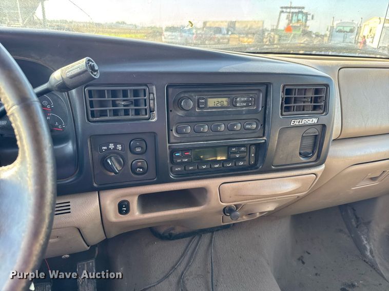 image for item NE9812 2005 Ford Excursion SUV