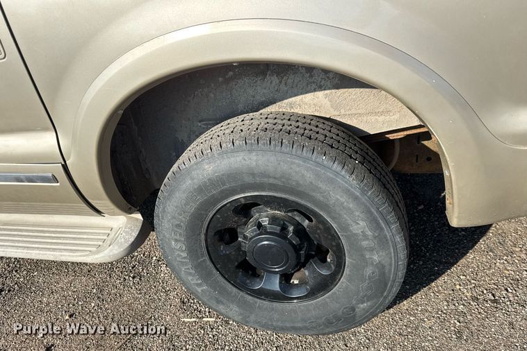 image for item NE9812 2005 Ford Excursion SUV