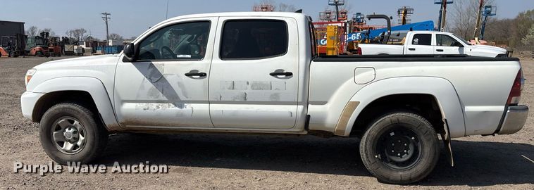 image for item OB9501 2014 Toyota Tacoma Double Cab pickup truck