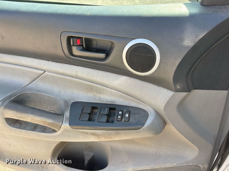 image for item OB9501 2014 Toyota Tacoma Double Cab pickup truck