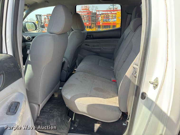 image for item OB9501 2014 Toyota Tacoma Double Cab pickup truck