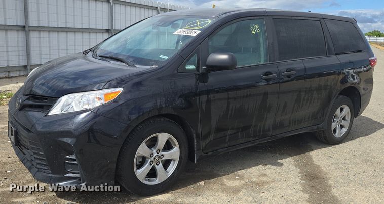 image for item YA0470 2020 Toyota Sienna handicap accessible van