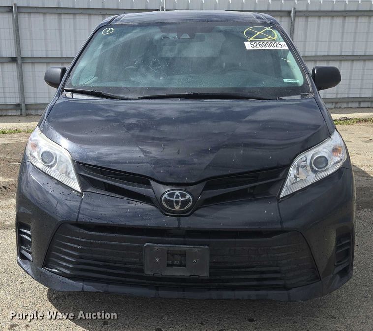 image for item YA0470 2020 Toyota Sienna handicap accessible van