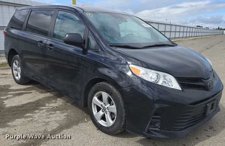 image for item YA0470 2020 Toyota Sienna handicap accessible van