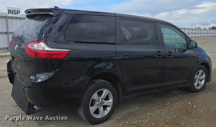 image for item YA0470 2020 Toyota Sienna handicap accessible van