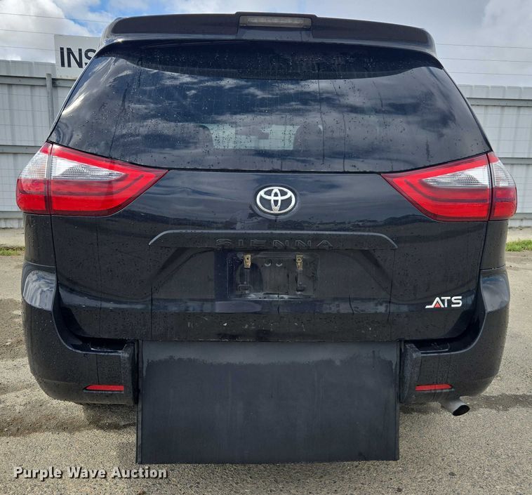 image for item YA0470 2020 Toyota Sienna handicap accessible van