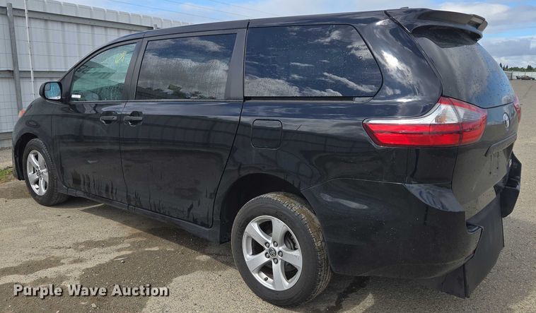 image for item YA0470 2020 Toyota Sienna handicap accessible van