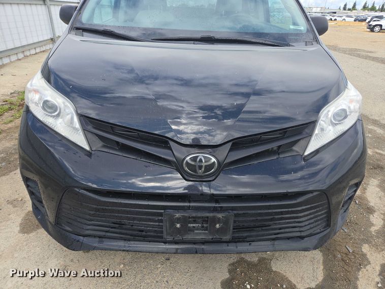 image for item YA0470 2020 Toyota Sienna handicap accessible van