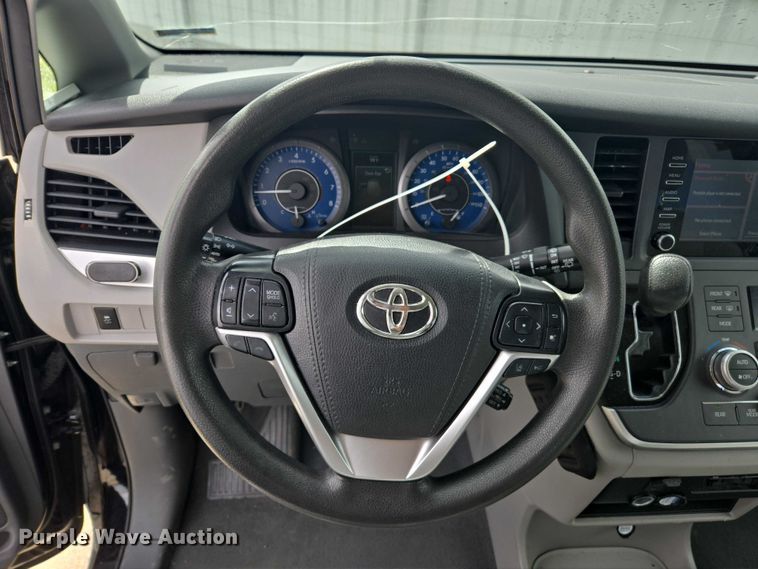 image for item YA0470 2020 Toyota Sienna handicap accessible van