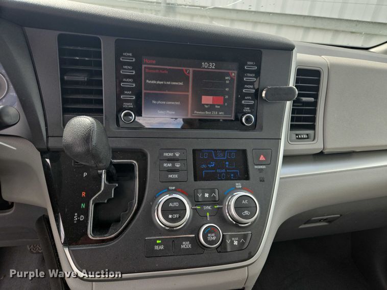 image for item YA0470 2020 Toyota Sienna handicap accessible van