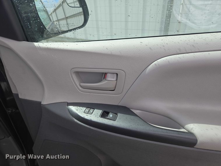 image for item YA0470 2020 Toyota Sienna handicap accessible van