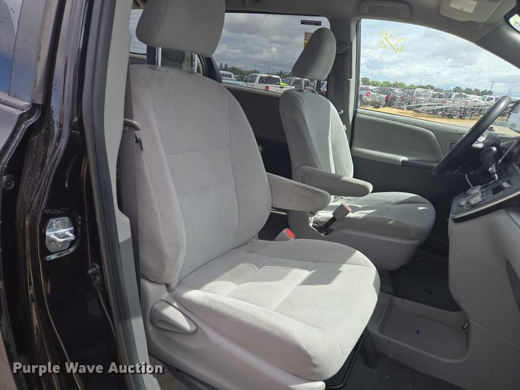 image for item YA0470 2020 Toyota Sienna handicap accessible van