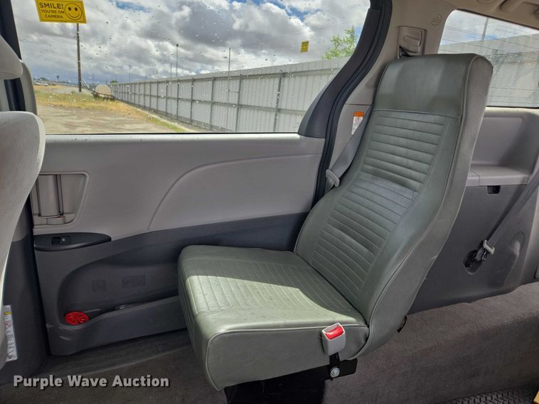 image for item YA0470 2020 Toyota Sienna handicap accessible van