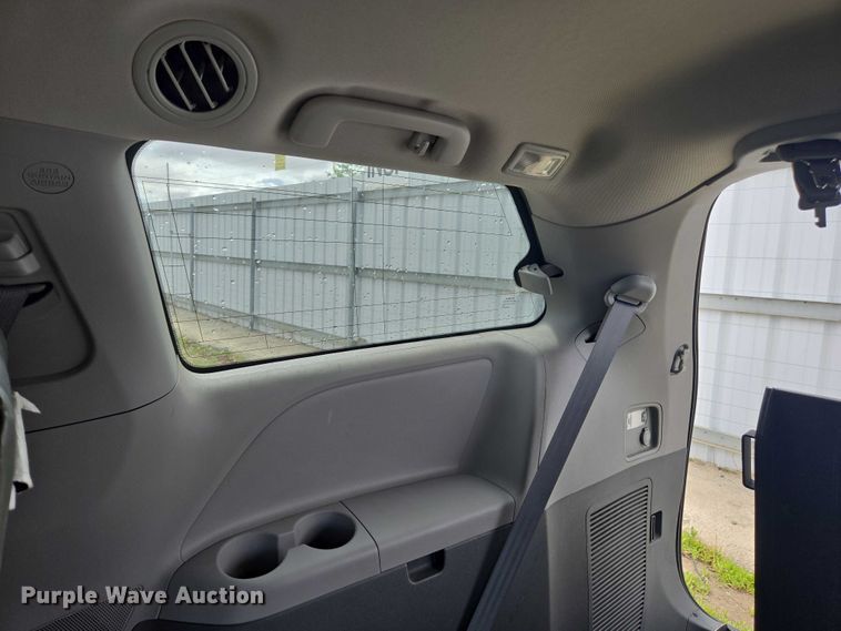 image for item YA0470 2020 Toyota Sienna handicap accessible van