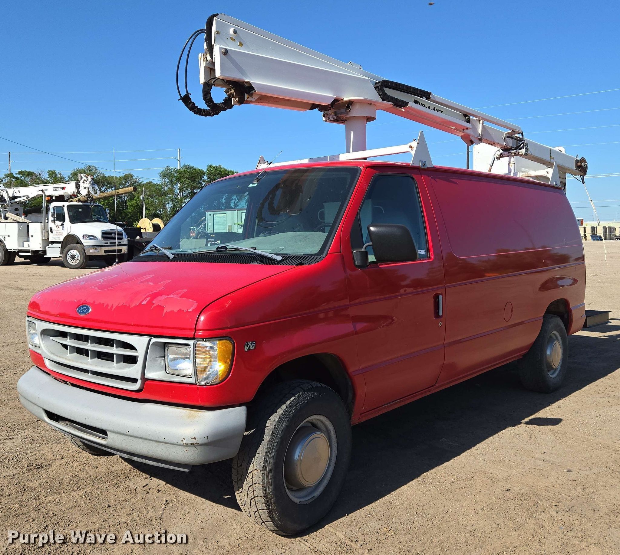 1998 Ford E350 van with bucket lift in Wichita, KS | Item EO0808 