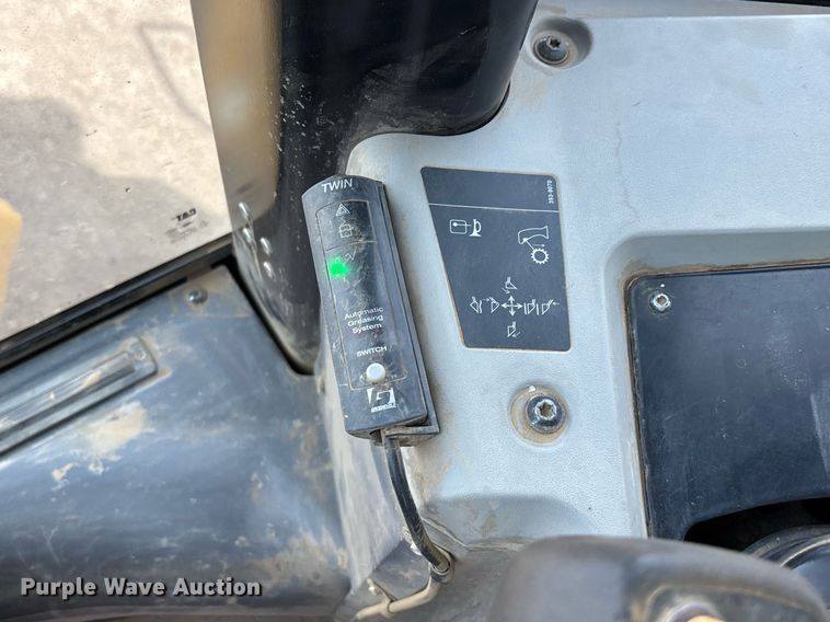 image for item DH8648 2020 Caterpillar 950GC wheel loader