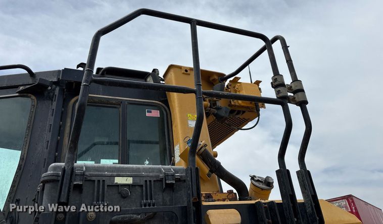 image for item DH8649 2017 Caterpillar D6T LGP dozer