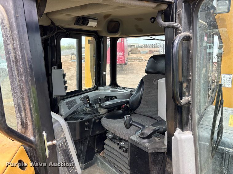 image for item DH8649 2017 Caterpillar D6T LGP dozer
