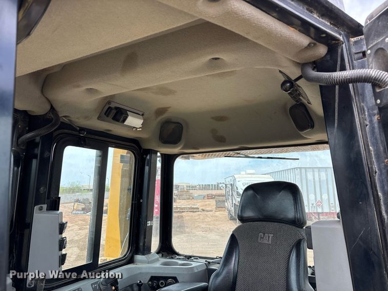 image for item DH8649 2017 Caterpillar D6T LGP dozer